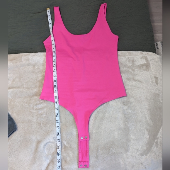 Pink scoopneck bodysuit - Picture 1 of 5